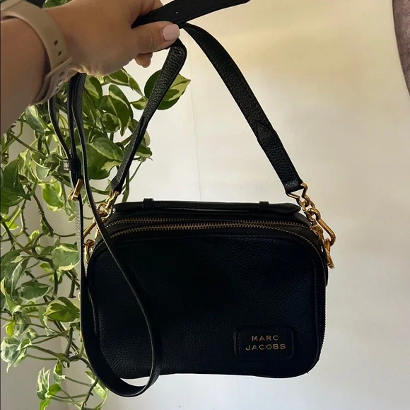 Marc Jacobs Black Pebbled Leather Crossbody Camera Bag with Gold Hardware 🤩✨ - Picture 1 of 7